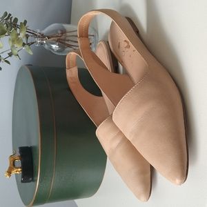 Franco Sarto Leather Slingback Flats in Nude, Size 7